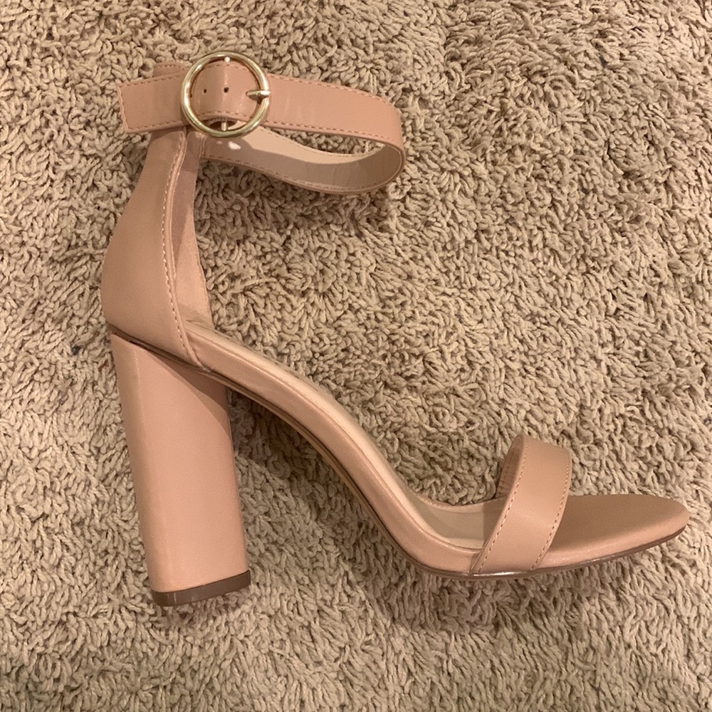 Lulu’s Nude Heel